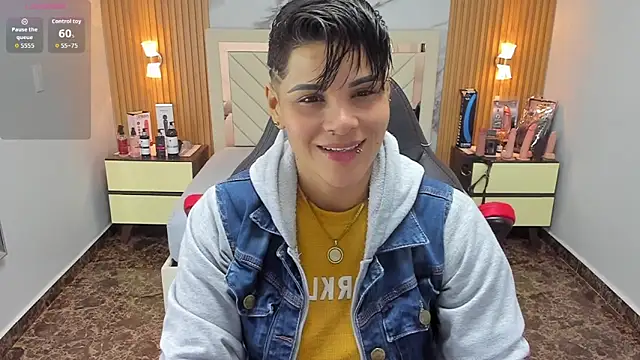 Snapshot of KAROLLJONES1 chatting on 09.30.25 KAROLLJONES1 online show from 09.30.25