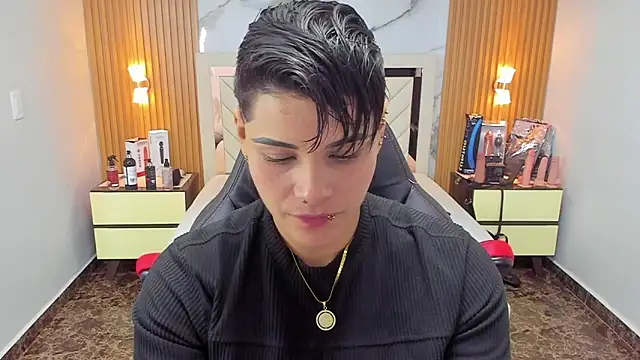 Snapshot of KAROLLJONES1 chatting on 10.02.25 KAROLLJONES1 online show from 10.02.25