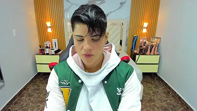 Snapshot of KAROLLJONES1 chatting on 10.03.25 KAROLLJONES1 online show from 10.03.25