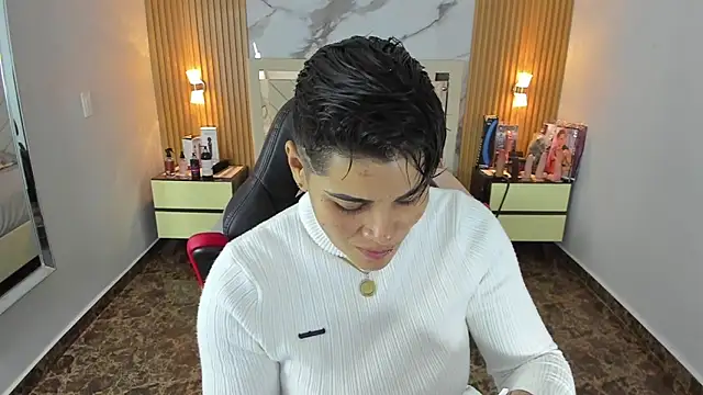 Snapshot of KAROLLJONES1 chatting on 10.04.25 KAROLLJONES1 online show from 10.04.25