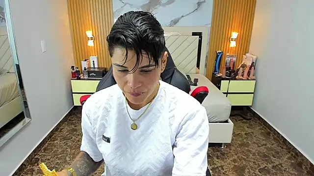 Snapshot of KAROLLJONES1 chatting on 10.07.25 KAROLLJONES1 online show from 10.07.25