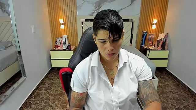 Snapshot of KAROLLJONES1 chatting on 10.08.25 KAROLLJONES1 online show from 10.08.25