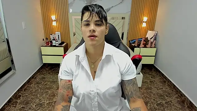 Snapshot of KAROLLJONES1 chatting on 10.11.25 KAROLLJONES1 online show from 10.11.25