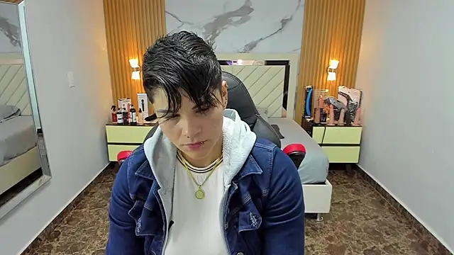 Snapshot of KAROLLJONES1 chatting on 10.15.25 KAROLLJONES1 online show from 10.15.25