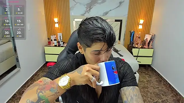 Snapshot of KAROLLJONES1 chatting on 10.18.25 KAROLLJONES1 online show from 10.18.25