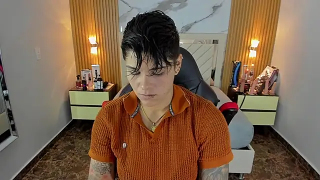 Snapshot of KAROLLJONES1 chatting on 10.20.25 KAROLLJONES1 online show from 10.20.25