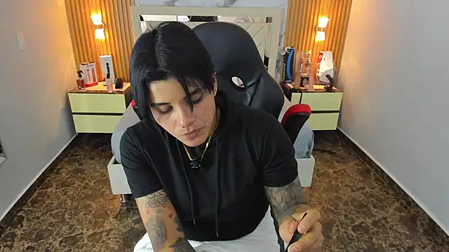 KAROLLJONES1 online show from 12.13.25