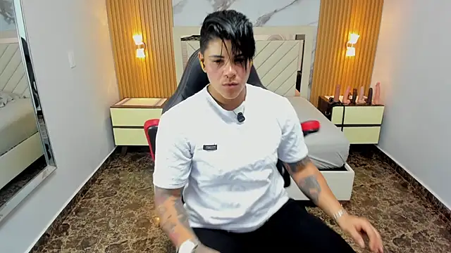 KAROLLJONES1 online show from 04.16.26