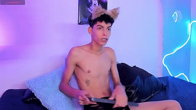 Room 69x online show from 09.18.25