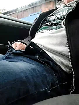 Snapshot of lynxman chatting on 10.03.25 lynxman online show from 10.03.25