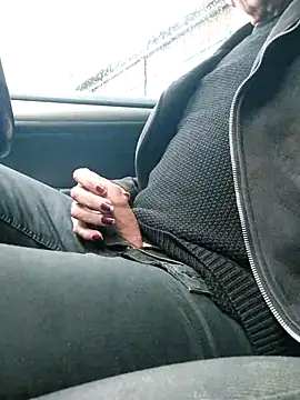 Snapshot of lynxman chatting on 10.23.25 lynxman online show from 10.23.25