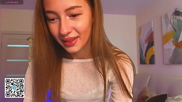 Snapshot of EsyaMeglin chatting on 10.05.25 EsyaMeglin online show from 10.05.25