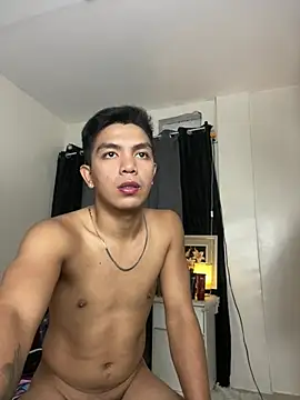 Snapshot of Hunky_paul chatting on 07.17.26 Hunky paul online show from 07.17.26