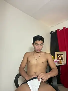 Snapshot of Hunky_paul chatting on 07.19.26 Hunky paul online show from 07.19.26