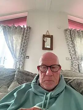 Snapshot of philefc chatting on 10.17.25 philefc online show from 10.17.25