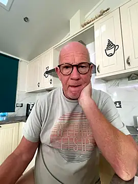 Snapshot of philefc chatting on 10.28.25 philefc online show from 10.28.25