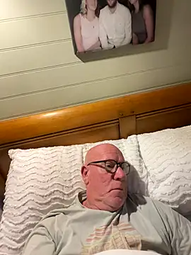 Snapshot of philefc chatting on 11.01.25 philefc online show from 11.01.25