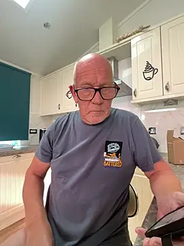 Snapshot of philefc chatting on 11.06.25 philefc online show from 11.06.25