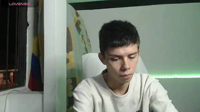Snapshot of JhoanVelezModel chatting on 10.22.25 JhoanVelezModel online show from 10.22.25