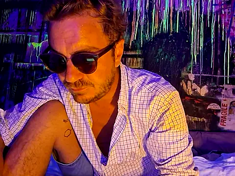 Snapshot of 3615-ULLA chatting on 09.20.25 3615-ULLA online show from 09.20.25