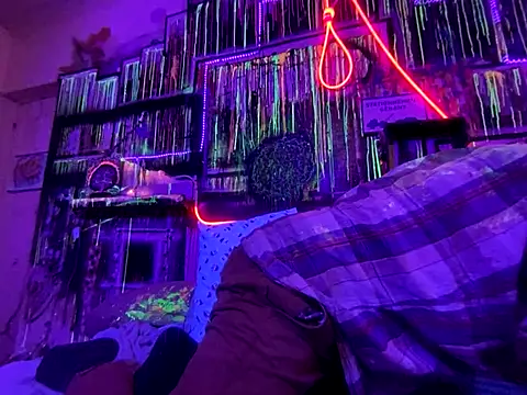 Snapshot of 3615-ULLA chatting on 10.25.25 3615-ULLA online show from 10.25.25