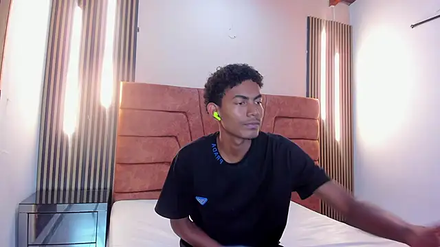 Snapshot of FYKMOR_1 chatting on 09.22.25 FYKMOR 1 online show from 09.22.25