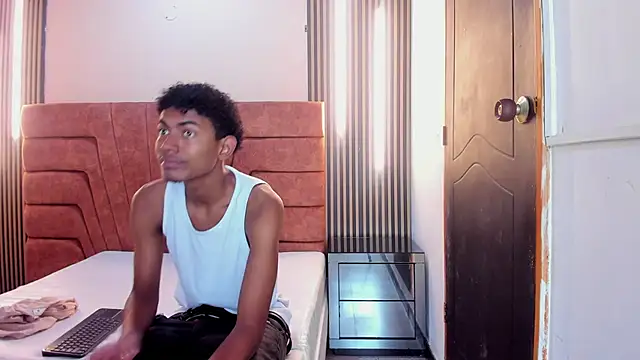 Snapshot of FYKMOR_1 chatting on 09.24.25 FYKMOR 1 online show from 09.24.25