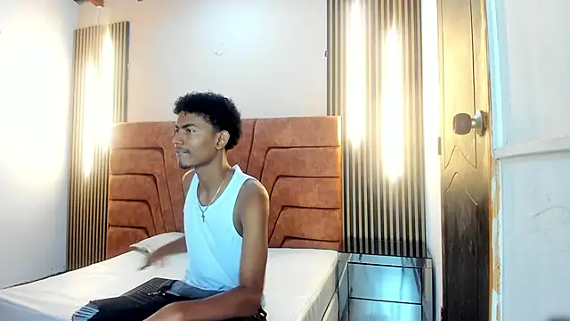 Snapshot of FYKMOR_1 chatting on 10.10.25 FYKMOR 1 online show from 10.10.25