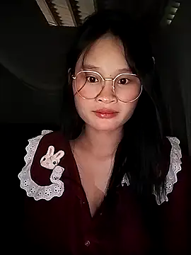 Snapshot of saronla_03 chatting on 09.17.25 saronla 03 online show from 09.17.25