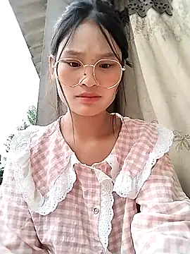 Snapshot of saronla_03 chatting on 10.31.25 saronla 03 online show from 10.31.25