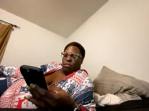 Snapshot of KANDIS864 chatting on 09.25.25 KANDIS864 online show from 09.25.25