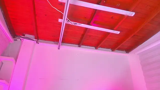 Snapshot of emma_madi chatting on 09.18.25 emma madi online show from 09.18.25