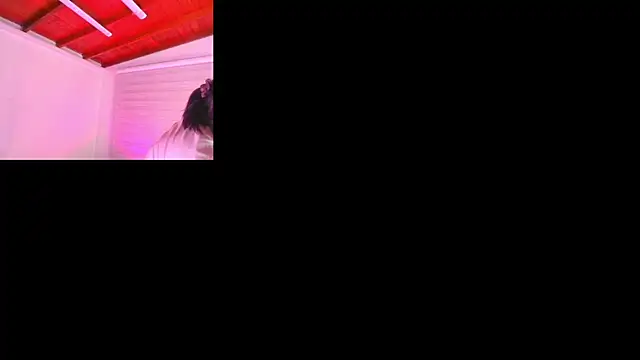 Snapshot of emma_madi chatting on 09.20.25 emma madi online show from 09.20.25