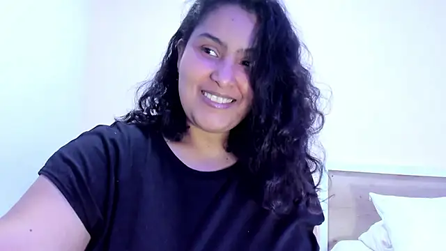 Snapshot of BellaNixs chatting on 09.29.25 BellaNixs online show from 09.29.25