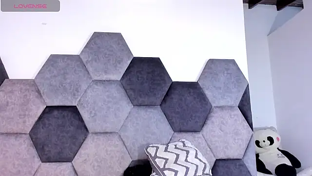 BellaNixs online show from 04.01.26