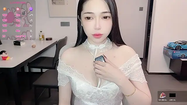 Snapshot of Scarlett-bb chatting on 10.17.25 Scarlett-bb online show from 10.17.25