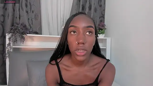 Snapshot of Mistt_Mia chatting on 10.02.25 Mistt Mia online show from 10.02.25