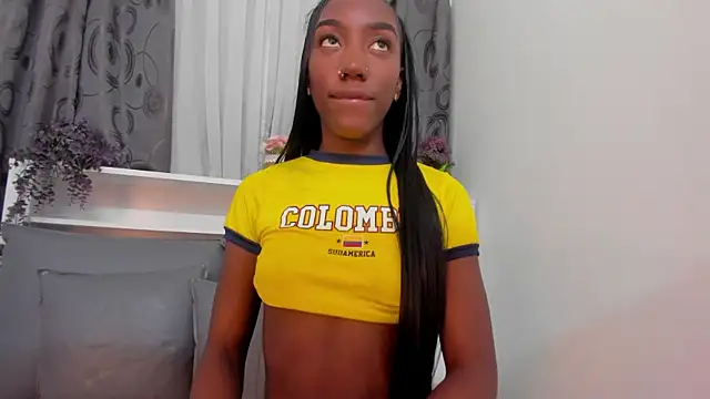 Snapshot of Mistt_Mia chatting on 10.05.25 Mistt Mia online show from 10.05.25