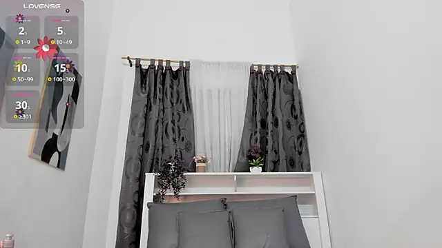 Snapshot of Mistt_Mia chatting on 10.19.25 Mistt Mia online show from 10.19.25