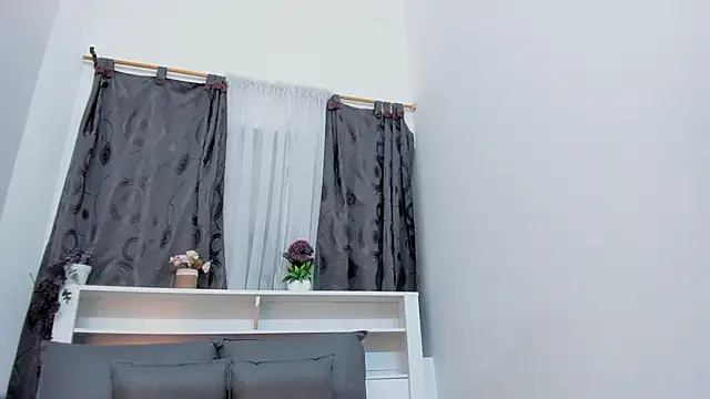 Snapshot of Mistt_Mia chatting on 10.29.25 Mistt Mia online show from 10.29.25