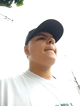 Snapshot of NoahLux chatting on 09.20.25 NoahLux online show from 09.20.25