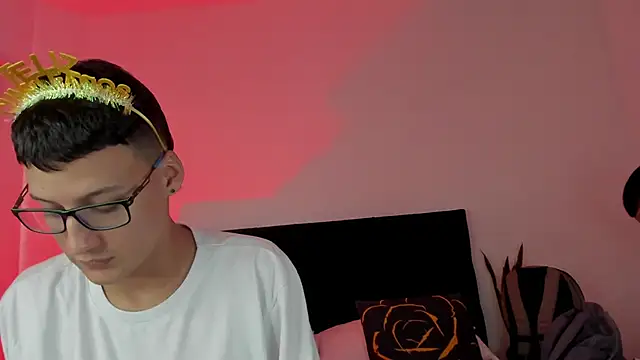 Snapshot of NoahLux chatting on 09.23.25 NoahLux online show from 09.23.25