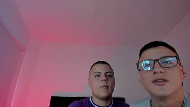 Snapshot of NoahLux chatting on 09.27.25 NoahLux online show from 09.27.25