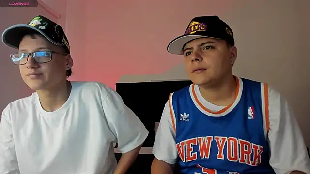 Snapshot of NoahLux chatting on 10.05.25 NoahLux online show from 10.05.25