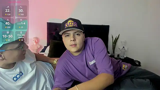 Snapshot of NoahLux chatting on 10.06.25 NoahLux online show from 10.06.25