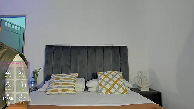 Snapshot of NoahLux chatting on 10.11.25 NoahLux online show from 10.11.25