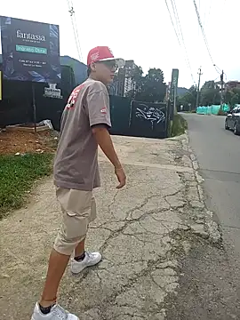 Snapshot of NoahLux chatting on 10.13.25 NoahLux online show from 10.13.25