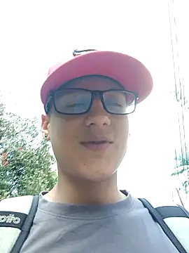 Snapshot of NoahLux chatting on 10.16.25 NoahLux online show from 10.16.25