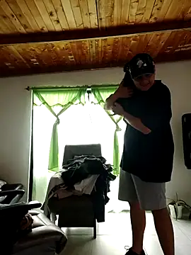 Snapshot of NoahLux chatting on 10.24.25 NoahLux online show from 10.24.25