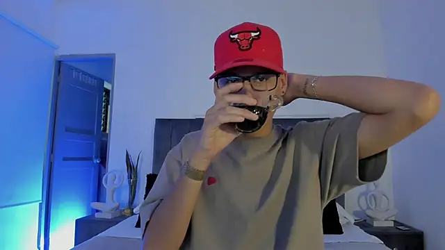 Snapshot of NoahLux chatting on 10.25.25 NoahLux online show from 10.25.25